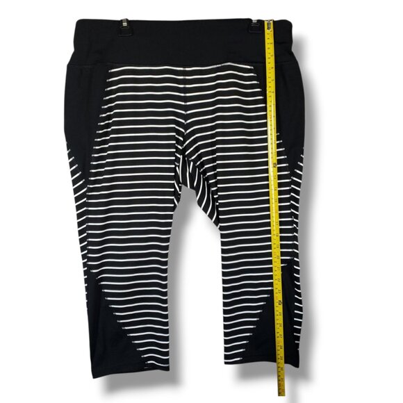 Plus Size 18/20 Striped Capris - Mall Goth Punk Beetlejuice - Black & White - Picture 2 of 5